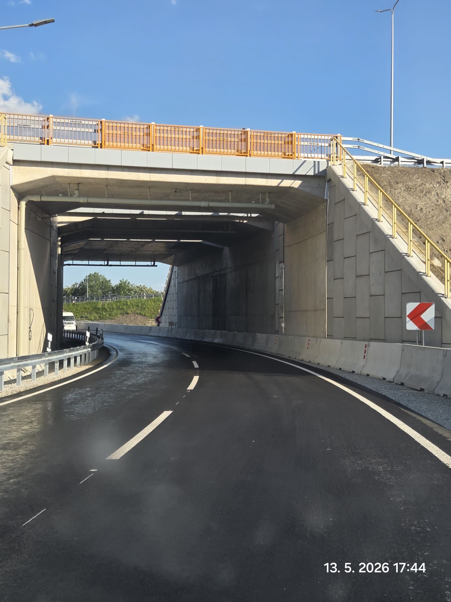 Križovatka D1/D4 sa rozrástla o ďalšiu vetvu. 