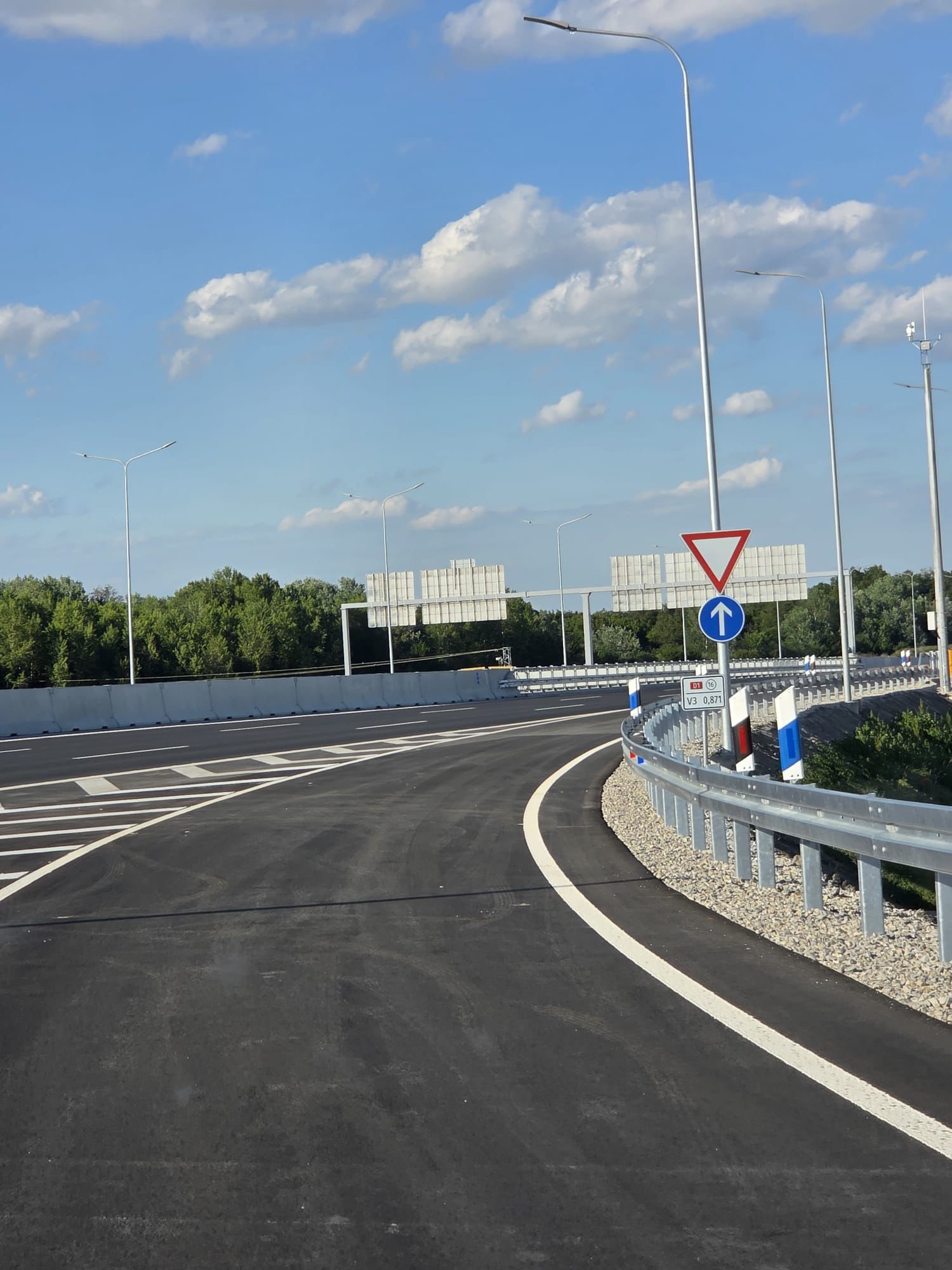 Križovatka D1/D4 sa rozrástla o ďalšiu vetvu. 