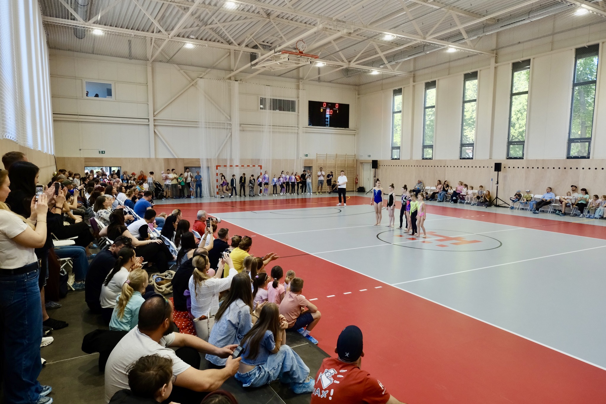 Nová hala obsahuje multifunkčné ihrisko s rozmermi 20 x 36 metrov so zachovanou výškou 8 metrov.