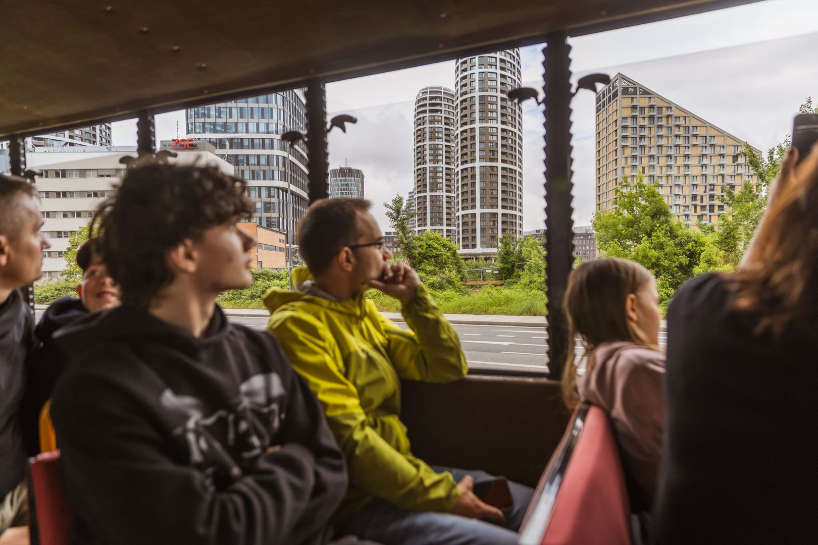 Na druhý deň nasledovala prehliadka architektonických diel Bratislavy, počas ktorej si deti mohli pozrieť zaujímavé príklady modernej aj historickej architektúry priamo v uliciach mesta.