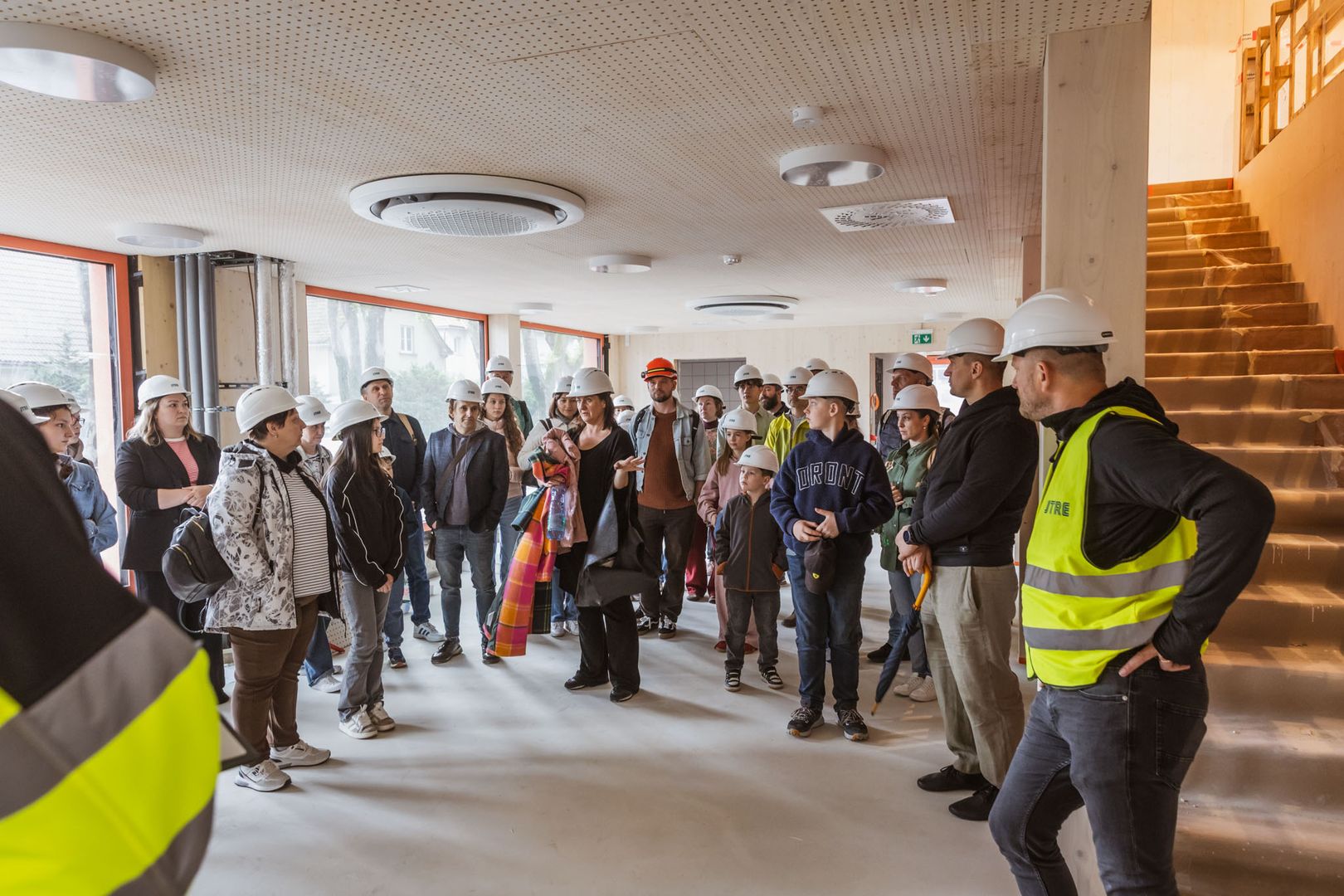 Najočakávanejšou zastávkou bola návšteva prvej drevenej materskej škôlky na Slovensku od JTRE, ktorá upútala pozornosť detí ale aj rodičov predovšetkým svojou vôňou.