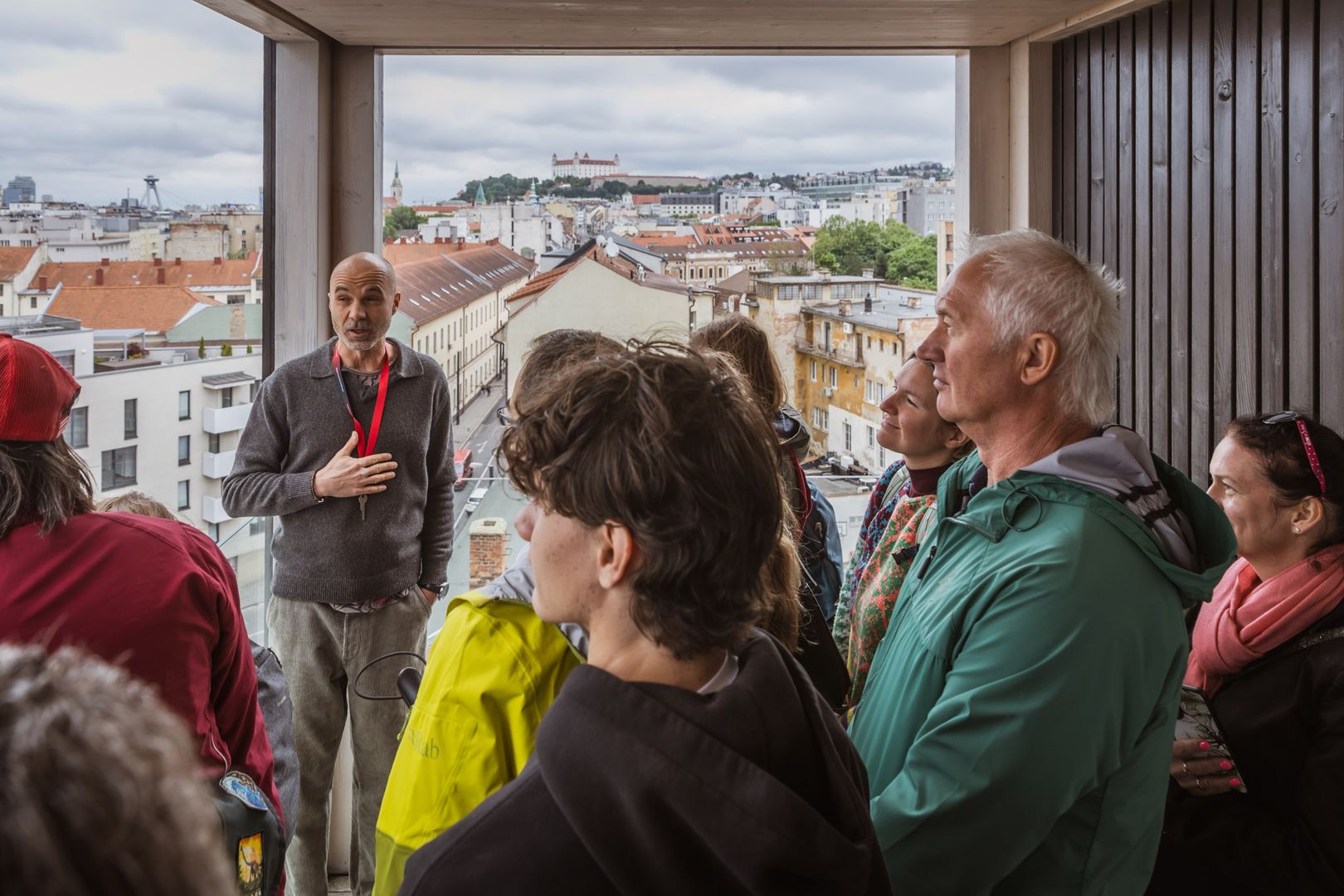 Na druhý deň nasledovala prehliadka architektonických diel Bratislavy, počas ktorej si deti mohli pozrieť zaujímavé príklady modernej aj historickej architektúry priamo v uliciach mesta.