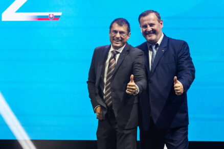 Marco Squinzi, vnuk zakladateľa spoločnosti a generálny riaditeľ skupiny MAPEI, spolu s Miroslavom Jaškom, generálnym riaditeľom Mapei Slovensko.