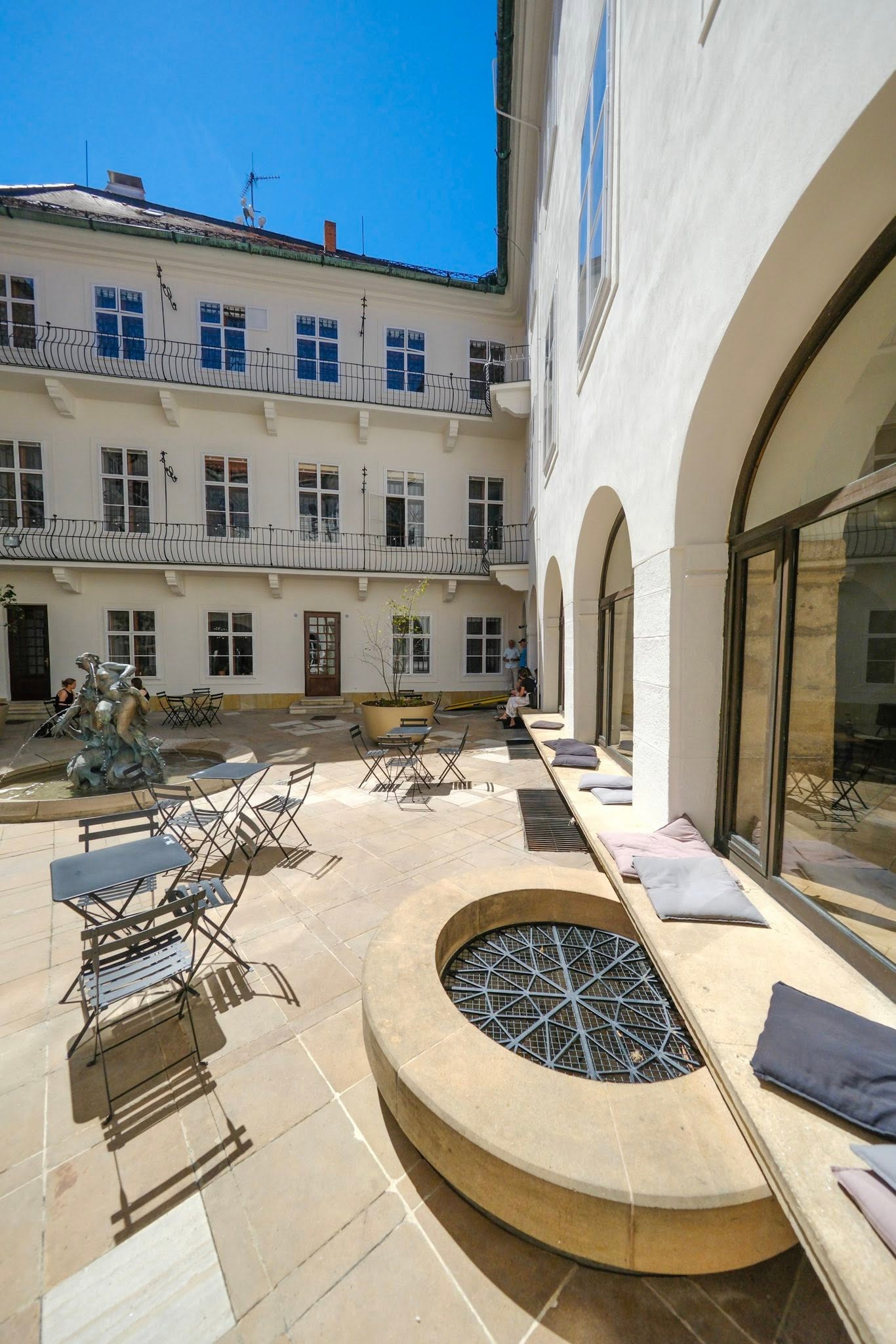 Zrekonštruované nádvorie Mirbachovho paláca, Bratislava - Staré Mesto mirbachov-palac-bratislava