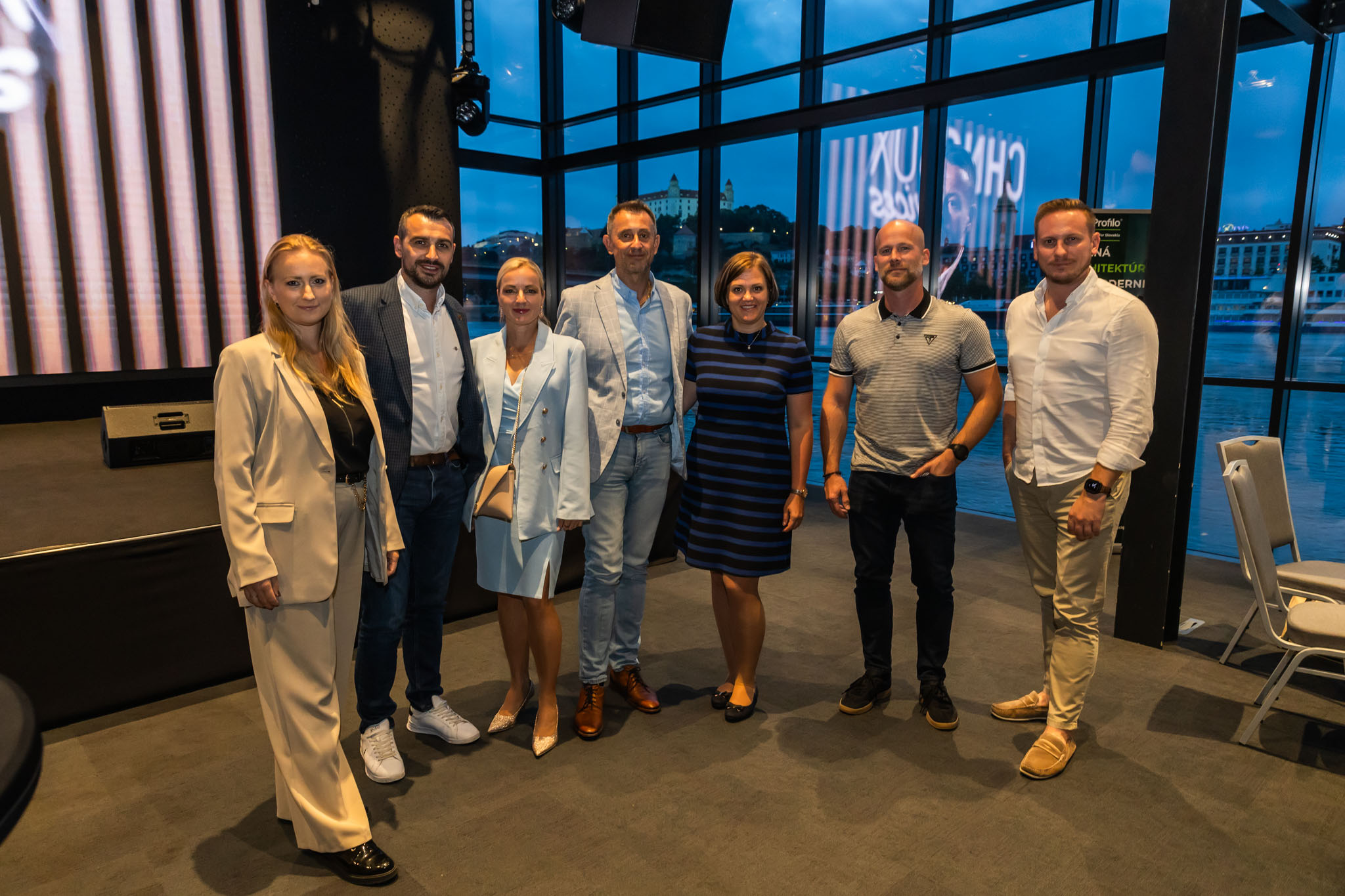 Zľava: Lucia Chladná, FENESTRA Sk; Ladislav Pavúk, BIS audio; Jaroslava Laššáková, JAGA, Vladimír Krajčovic a Zuzana Víznerová AVG group; Peter Chladný, FENESTRA Sk; Robert Kubíny, BIS audio