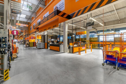 Zákaznícke centrum a pokladničná zóna predajne Hornbach v Trnave