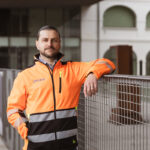Marek Žuffa, konateľ rodinnej firmy pôsobiacej v oblasti technických zariadení budov, počas rozhovoru o technologických riešeniach a riadení projektov.