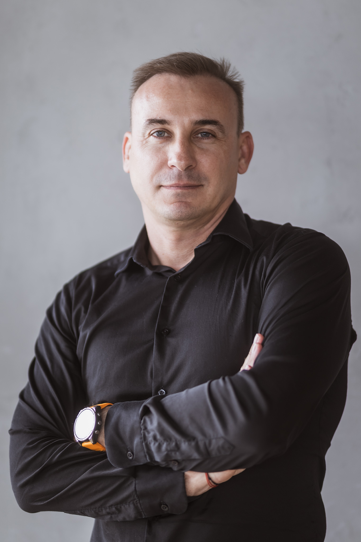 Tomáš Válek (42) Vyštudoval manažment kvality na Fakulte mechatroniky. V roku 2005 spoluzaložil maklérsku spoločnosť. Od roku 2008 je aj spoluzakladateľom firmy Rezidencie Vinohrady, dnes GRANDIAN. Tomáš Válek (42)Vyštudoval manažment kvality na Fakulte mechatroniky. V roku 2005 spoluzaložil maklérsku spoločnosť. Od roku 2008 je aj spoluzakladateľom firmy Rezidencie Vinohrady, dnes GRANDIAN.