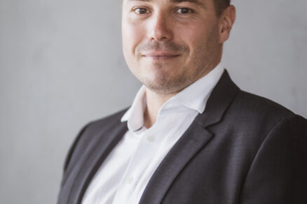 Igor Hošták (41) Vyštudoval ľudské zdroje a personálny manažment. V roku 2005 spoluzaložil maklérsku spoločnosť. Od roku 2008 je aj spoluzakladateľom firmy Rezidencie Vinohrady, dnes GRANDIAN.