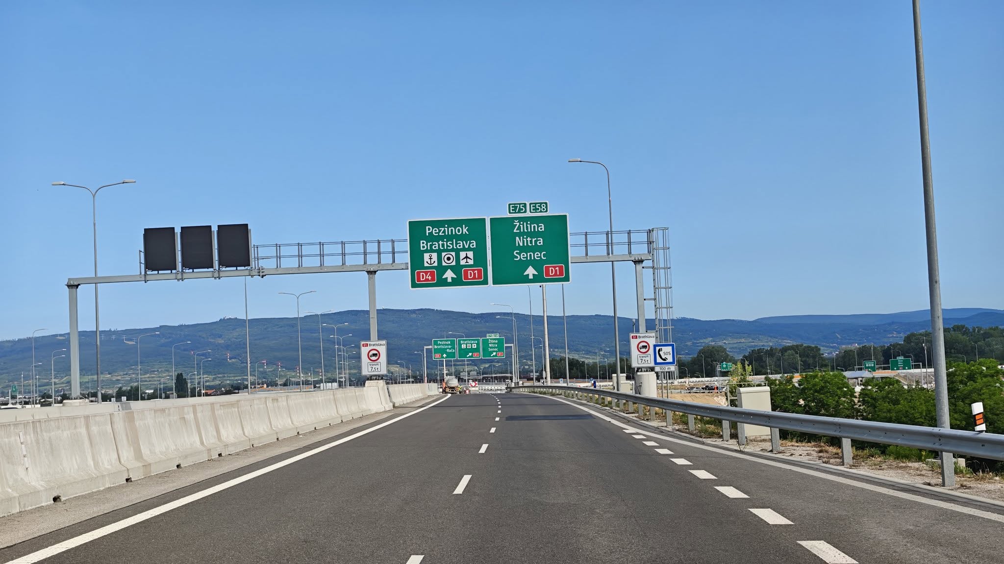 Diaľničná križovatka D1×D4 je dokončená. Bratislave má výrazne odľahčiť dopravu.