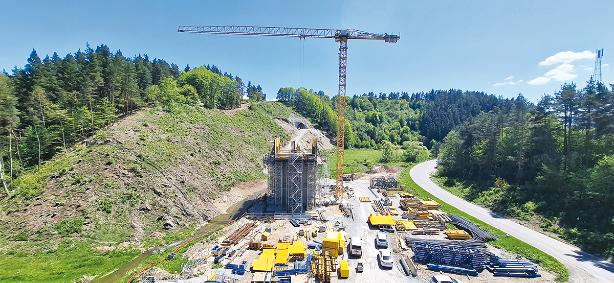 SO 09-33-01, pohľad na podperu P2 a západný portál tunela Španí Háj SO 09-33-01, pohľad na podperu P2 a západný portál tunela Španí Háj