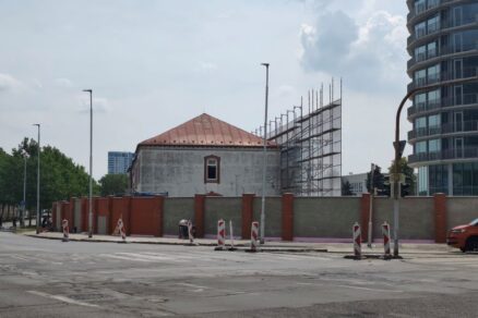 Obnova zachovala kruhový pôdorys pôvodnej budovy vojenskejubytovne Hviezda.