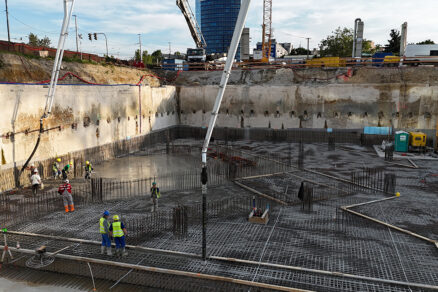 Slávnostné predstavenie projektu PARQ Zátišie priamo na stavenisku.