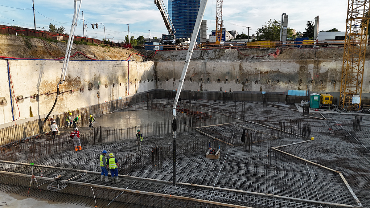 Betonáž konštrukcií prvej etapy v plnom prúde Slávnostné predstavenie projektu PARQ Zátišie priamo na stavenisku.