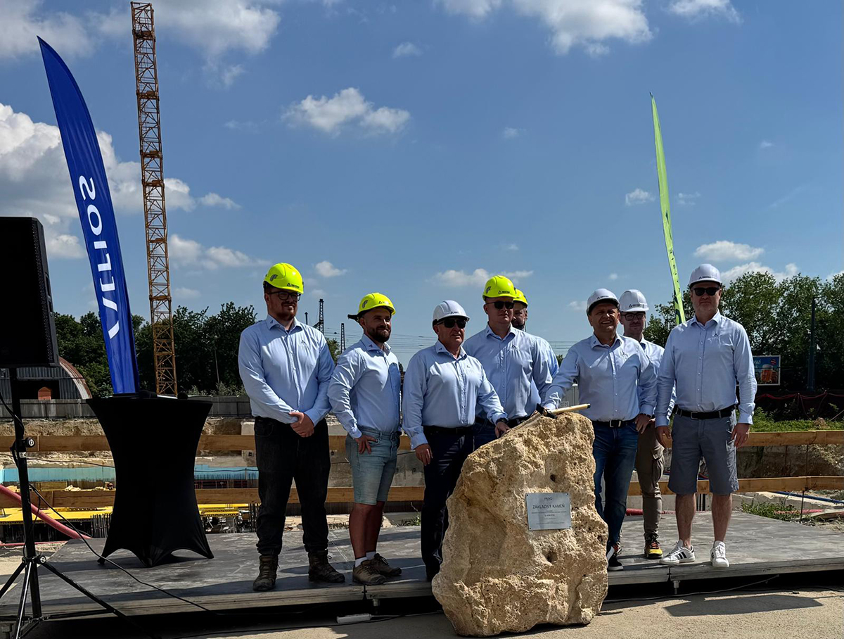 Tím DESTAV pri základnom kameni projektu PARQ Zátišie Tím DESTAV pri základnom kameni projektu PARQ Zátišie