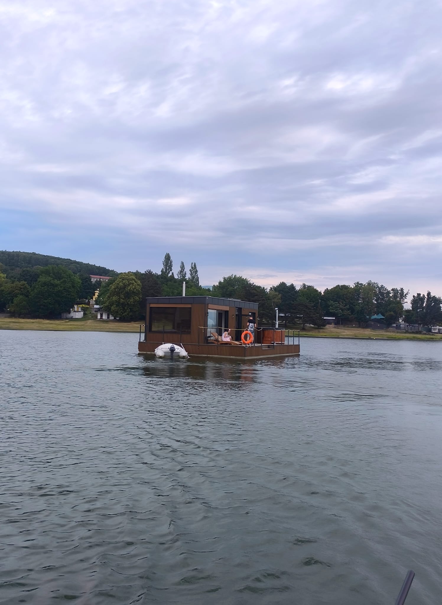 Houseboat Glamour & wellness, Kaluža