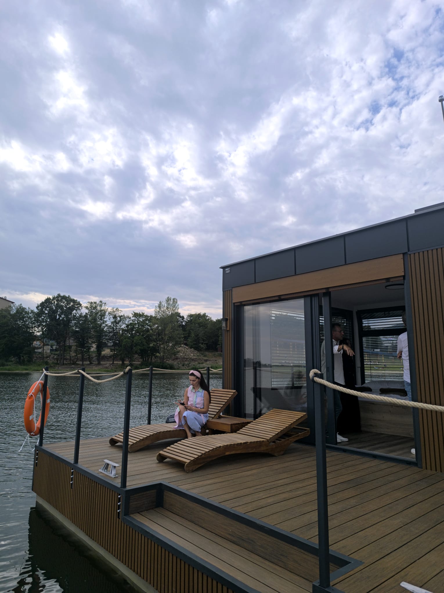 Houseboat Glamour & wellness, Kaluža
