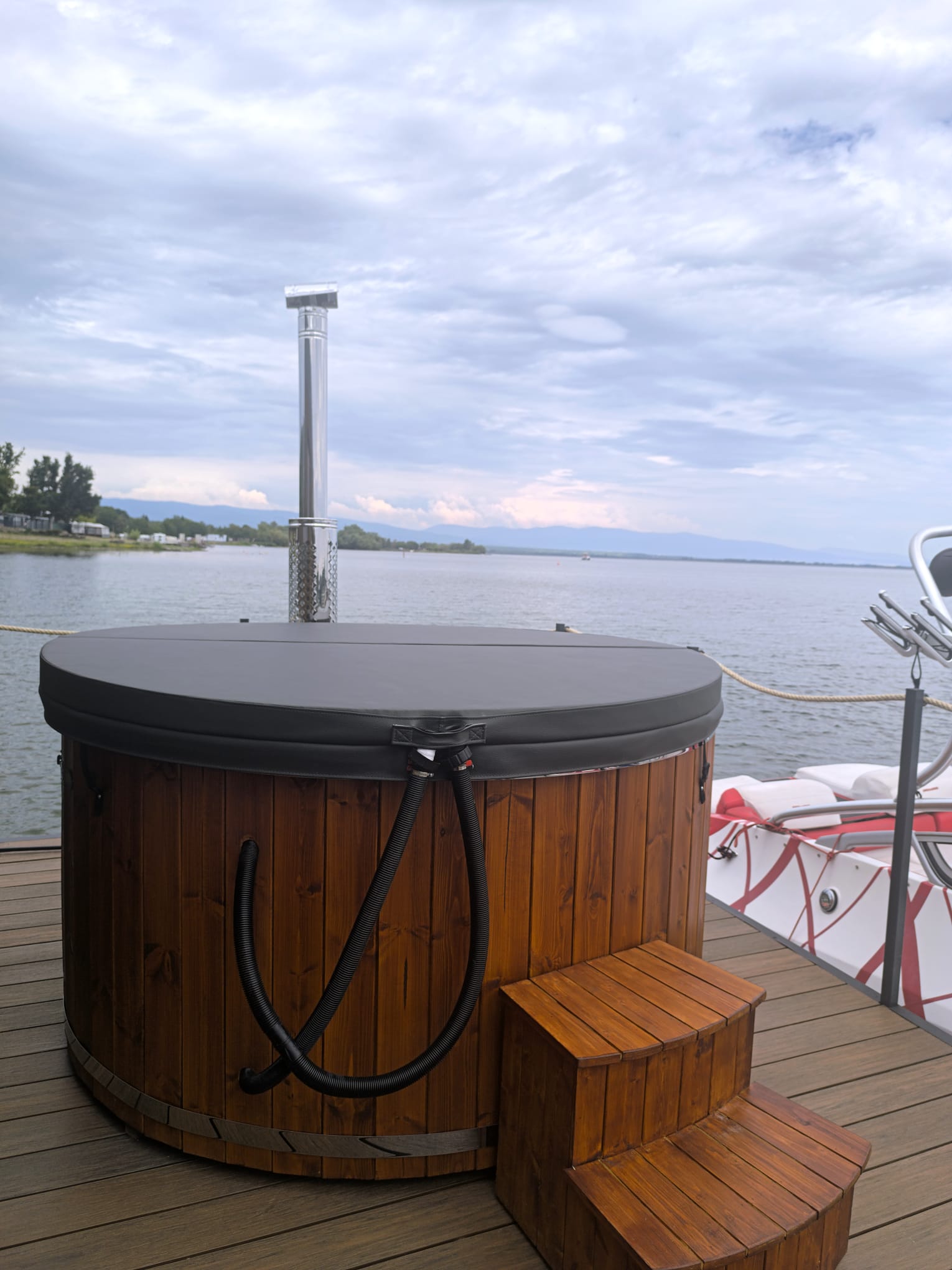 Houseboat Glamour & wellness, Kaluža