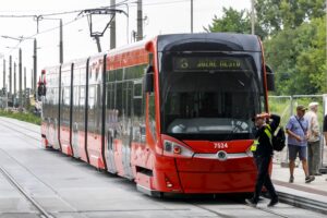 Hlavné mesto nepredpokladá problémy pri kolaudácii električkovej trate v Petržalke. Aktuálne prebiehajú posledné práce