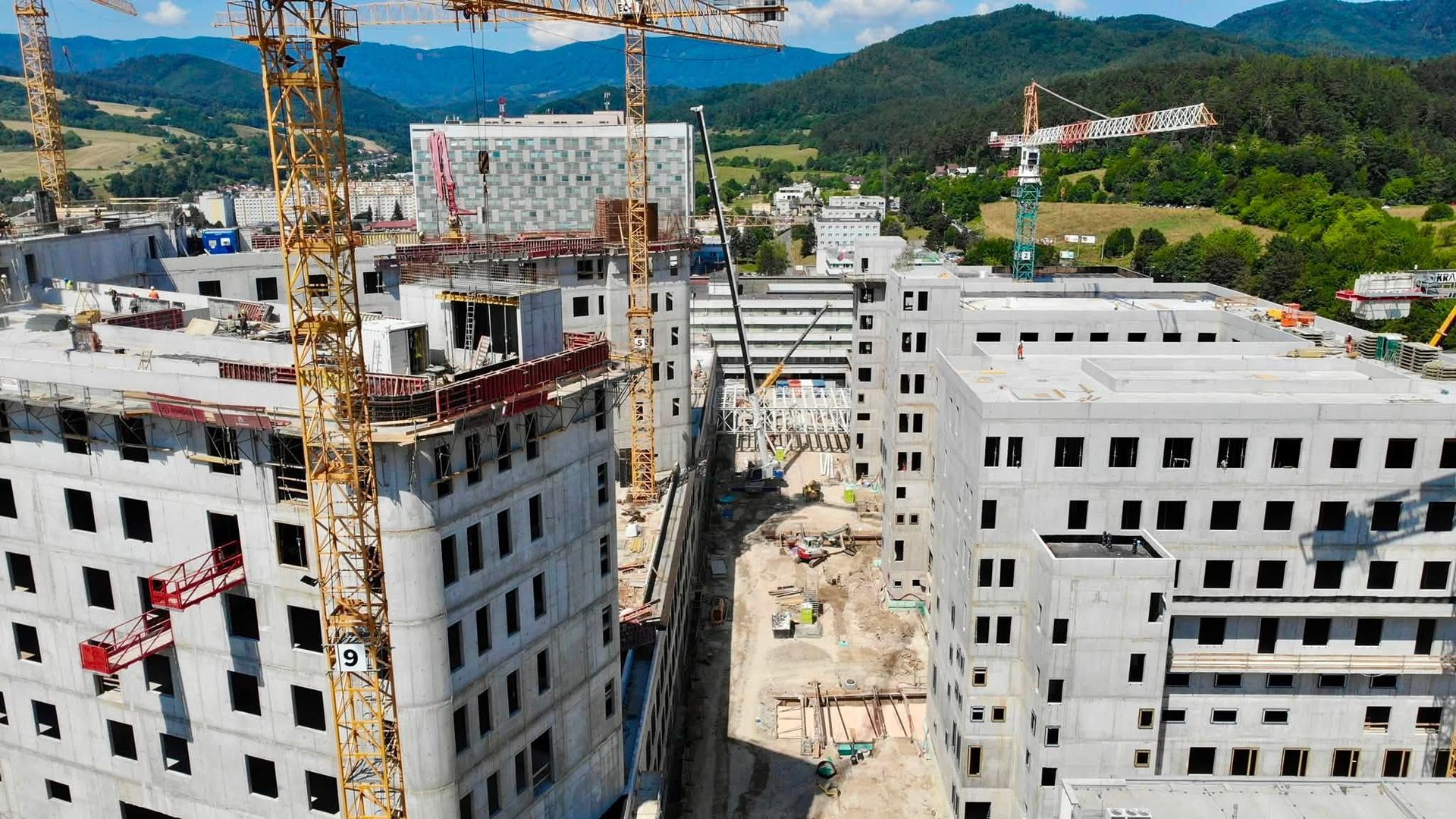 Na banskobystrickej nemocnici sa objavila prvá glajcha.