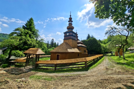 Drevený kostolík v skanzene