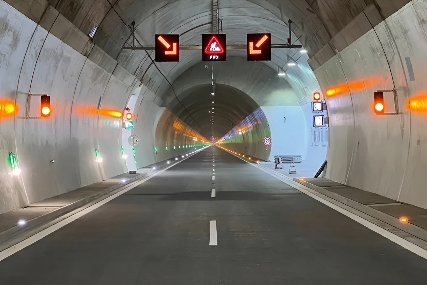 Za bezproblémovým prejazdom tunela stojí rozsiahla technologická infraštruktúra.