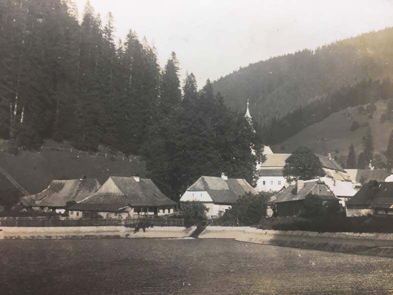 Zástavba v obci Motyčky v 40. rokoch minulého storočia