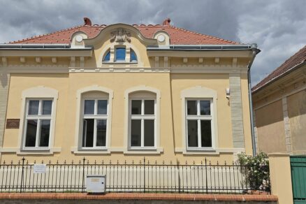 pamatny-dom-janka-jesenskeho-banovce-trenciansky-kraj