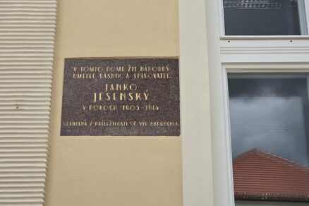 pamatny-dom-janka-jesenskeho-banovce-trenciansky-kraj