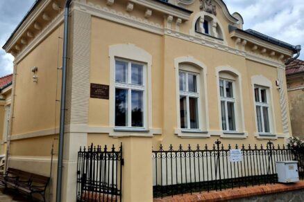 pamatny-dom-janka-jesenskeho-banovce-trenciansky-kraj