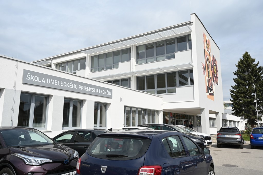 Škola umeleckého priemyslu v Trenčíne prešla rozsiahlou rekonštrukciou zameranou na zníženie energetickej náročnosti. skola-umeleckeho-priemyslu-trencin