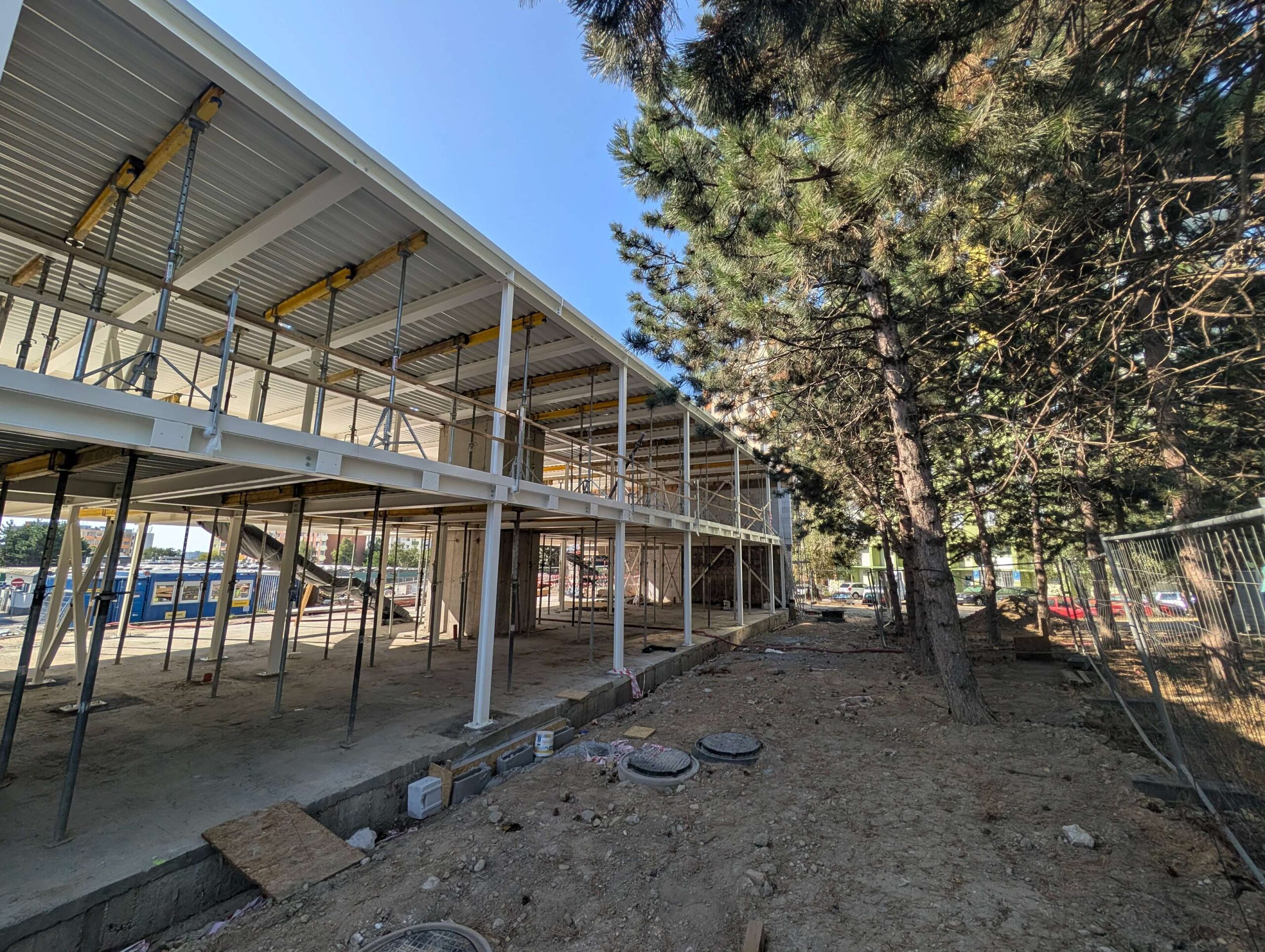 Kultúrne stredisko Žarnovická - priebeh výstavby (august 2026), Bratislava-Rača