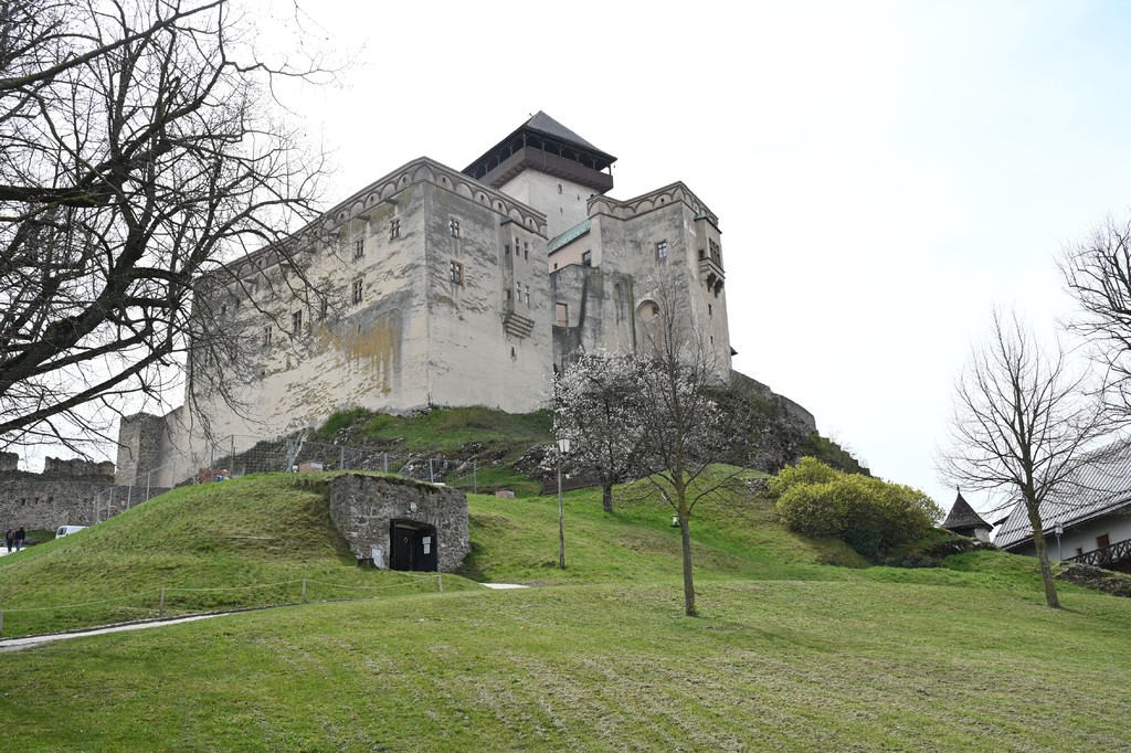 Modernizácia Trenčianskeho hradu, Trenčín trenciansky-hrad-obnova