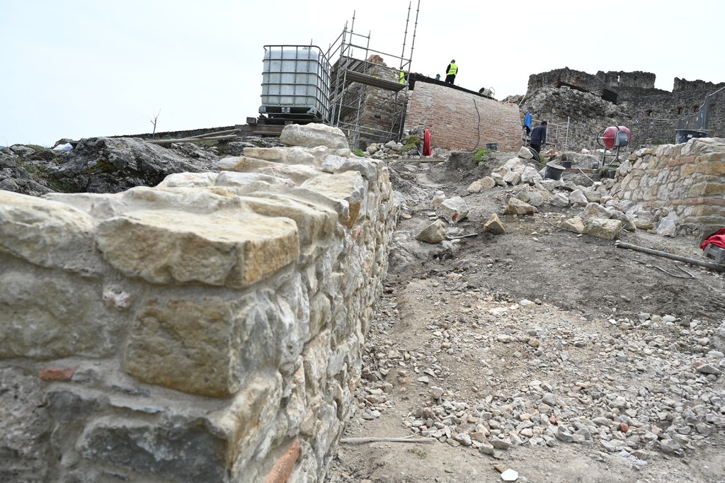 Modernizácia Trenčianskeho hradu, Trenčín