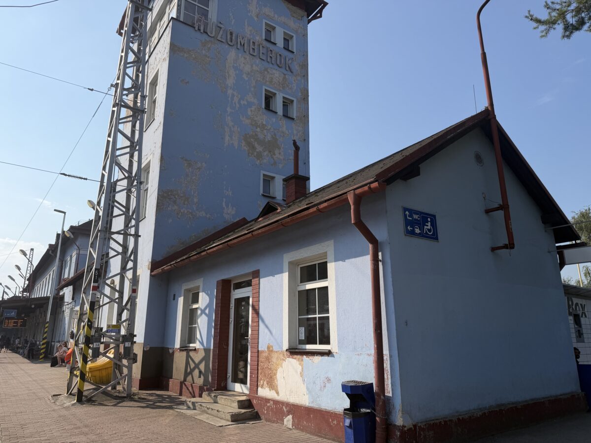 Budovu hlavnej železničnej stanice v Ružomberku čaká rozsiahla obnova za viac ako dva milióny eur.