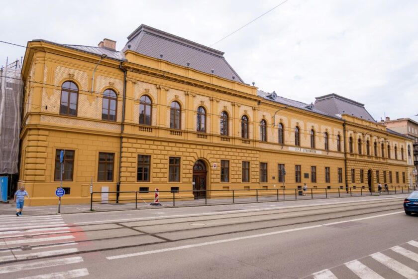 Zrekonštruovaná priemyselná škola strojnícka v Košiciach na Komenského ulici