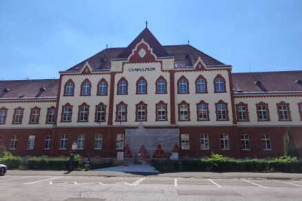 Secesná budova Gymnázia na Šrobárovej ulici v Košiciach