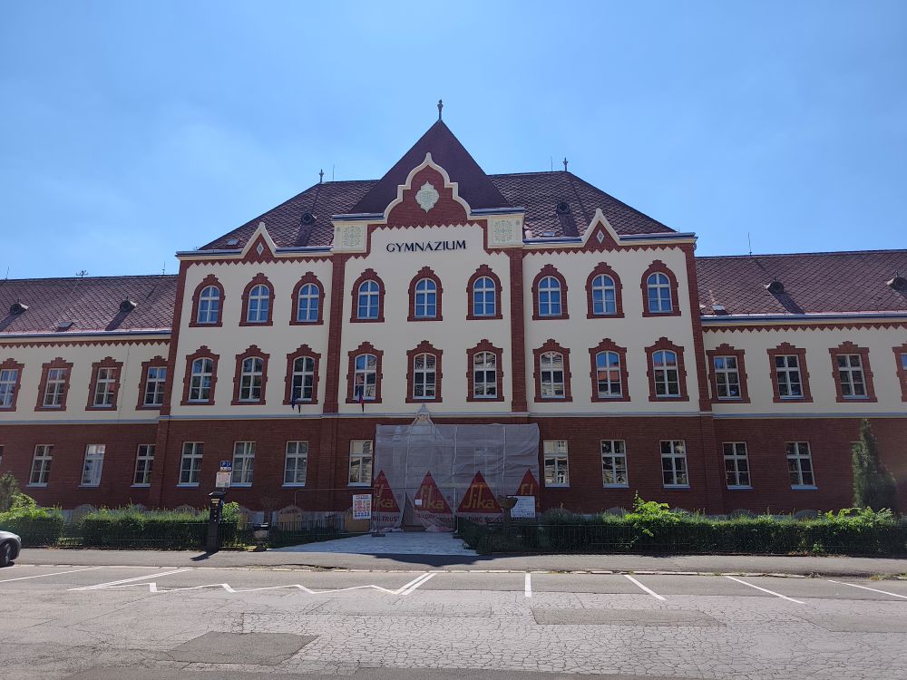 Secesná budova Gymnázia na Šrobárovej ulici v Košiciach Secesná budova Gymnázia na Šrobárovej ulici v Košiciach