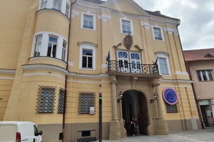 Fasáda zrekonštruovaného Župného domu v Trenčíne