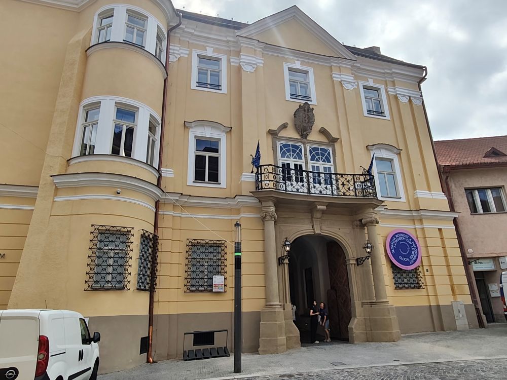Fasáda zrekonštruovaného Župného domu v Trenčíne