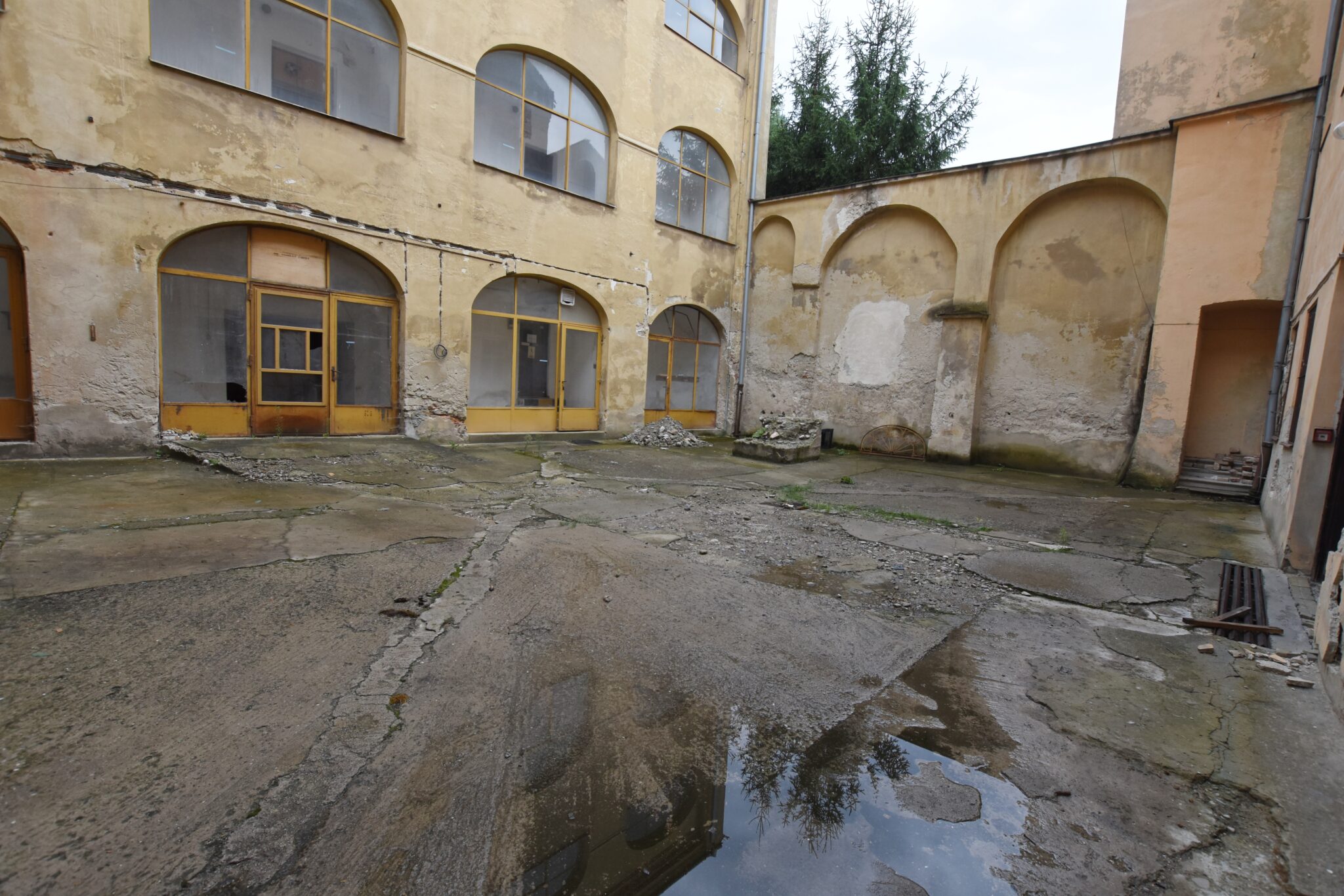 Župný dom pred obnovou