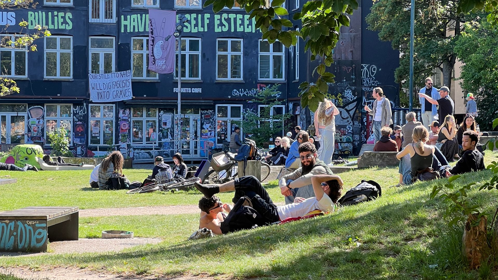 Kodaň patrí medzi mestá, ktoré sa často dávajú za príklad kvality života, fungujúcej verejnej dopravy, cyklistickej infraštruktúry a dobre navrhnutého verejného priestoru.