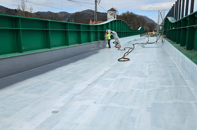 Hydroizolácia železničných mostov musí zvládnuť vibrácie aj vodu