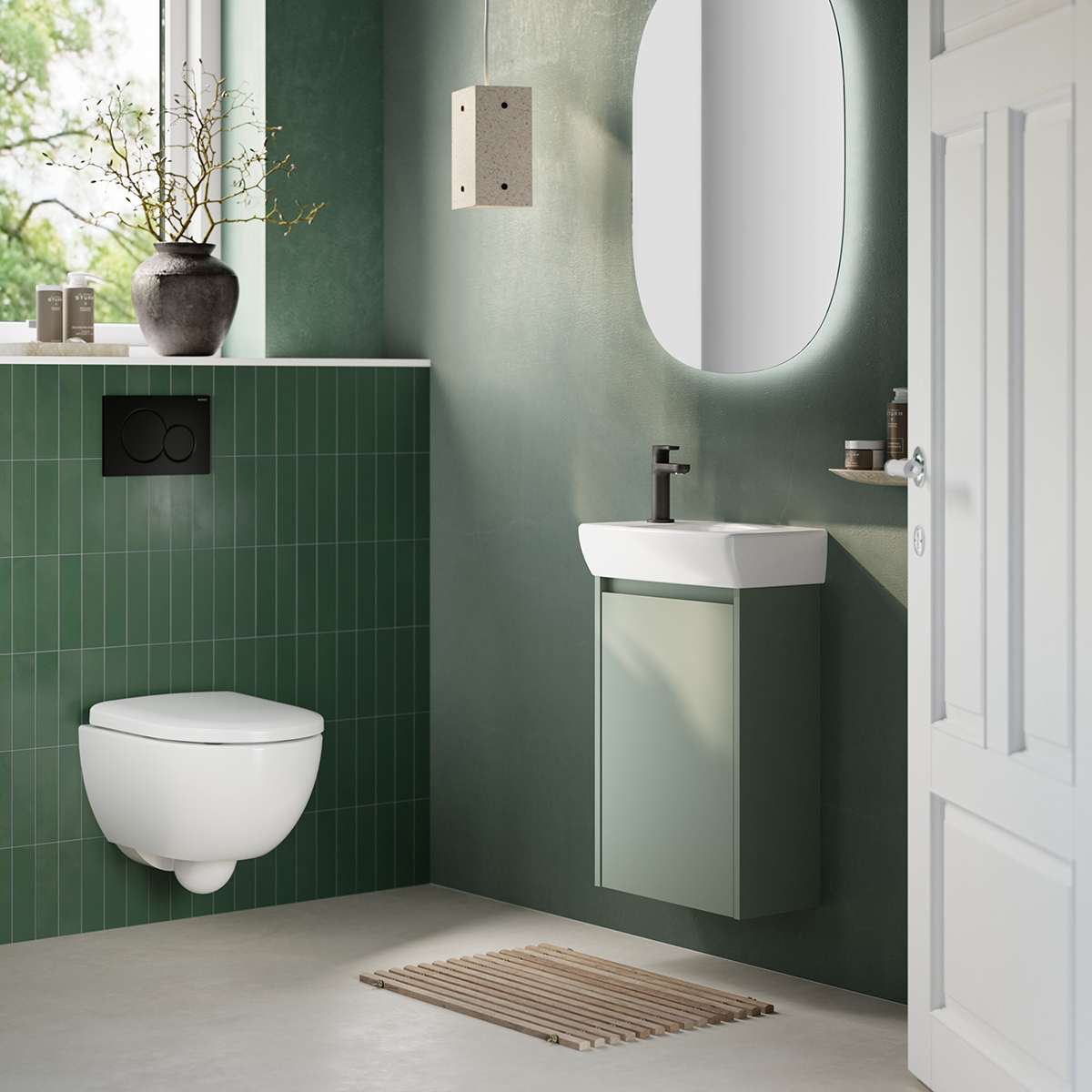 WC so skráteným vyložením a malé umývadlo Geberit Compact sú ideálne do menších kúpeľní. 2026 Renova Compact sideview sagegreen (1)