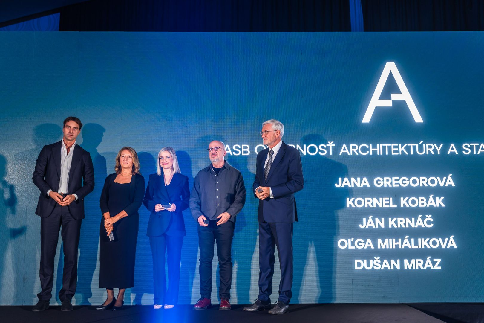 Na pódiu sa zišlo aj päť nominovaných osobností v kategórii ASB Osobnosť architektúry a stavebníctva. 