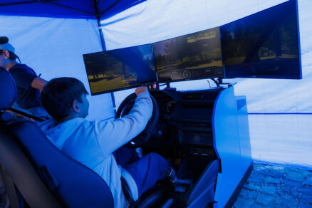 Simulované dopravné situácie na auto-trenažéri