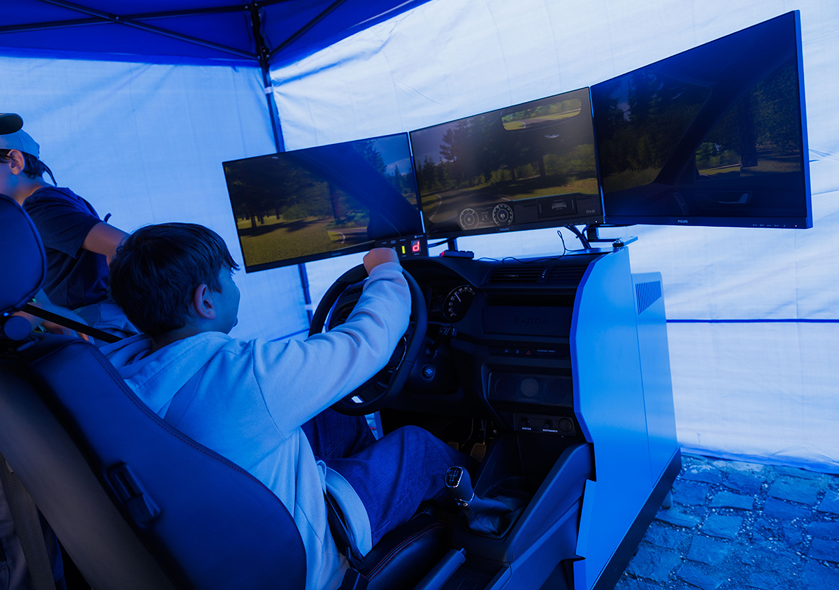 Simulované dopravné situácie na auto-trenažéri Simulované dopravné situácie na auto-trenažéri