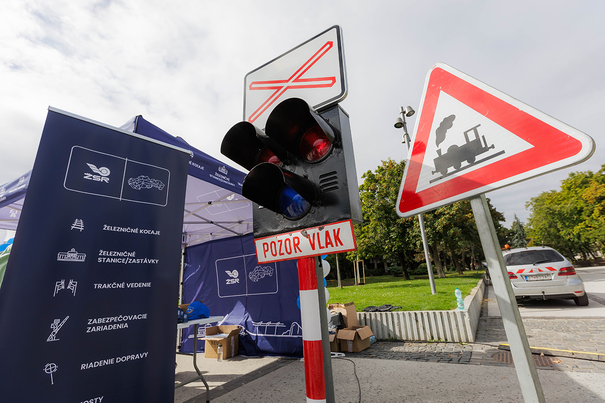 Prezentačný stánok ŽSR počas Festivalu bezpečnosti 2025 Prezentačný stánok ŽSR počas Festivalu bezpečnosti 2025