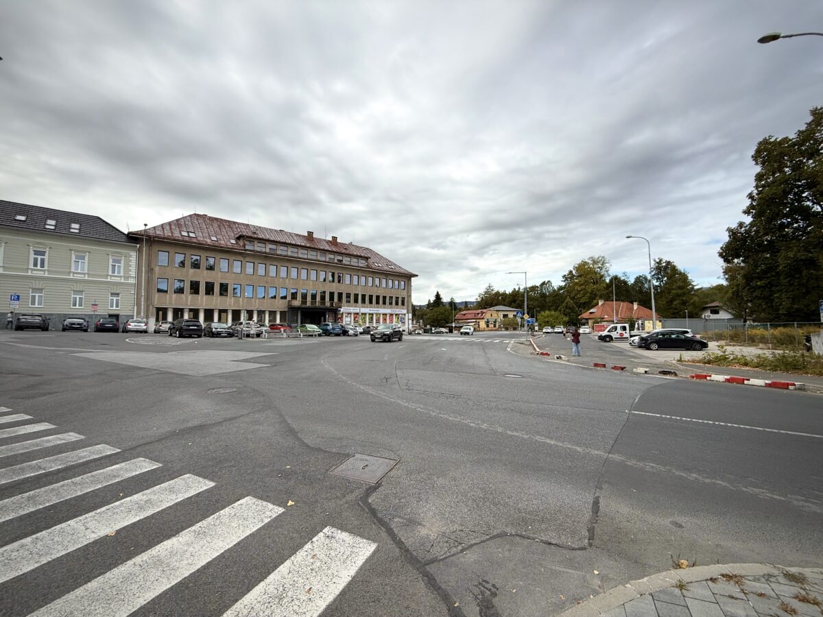Aktuálny stav Strieborného námestia v Banskej Bystrici