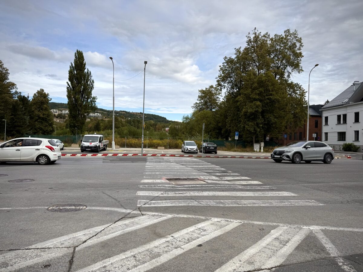 Aktuálny stav Strieborného námestia v Banskej Bystrici